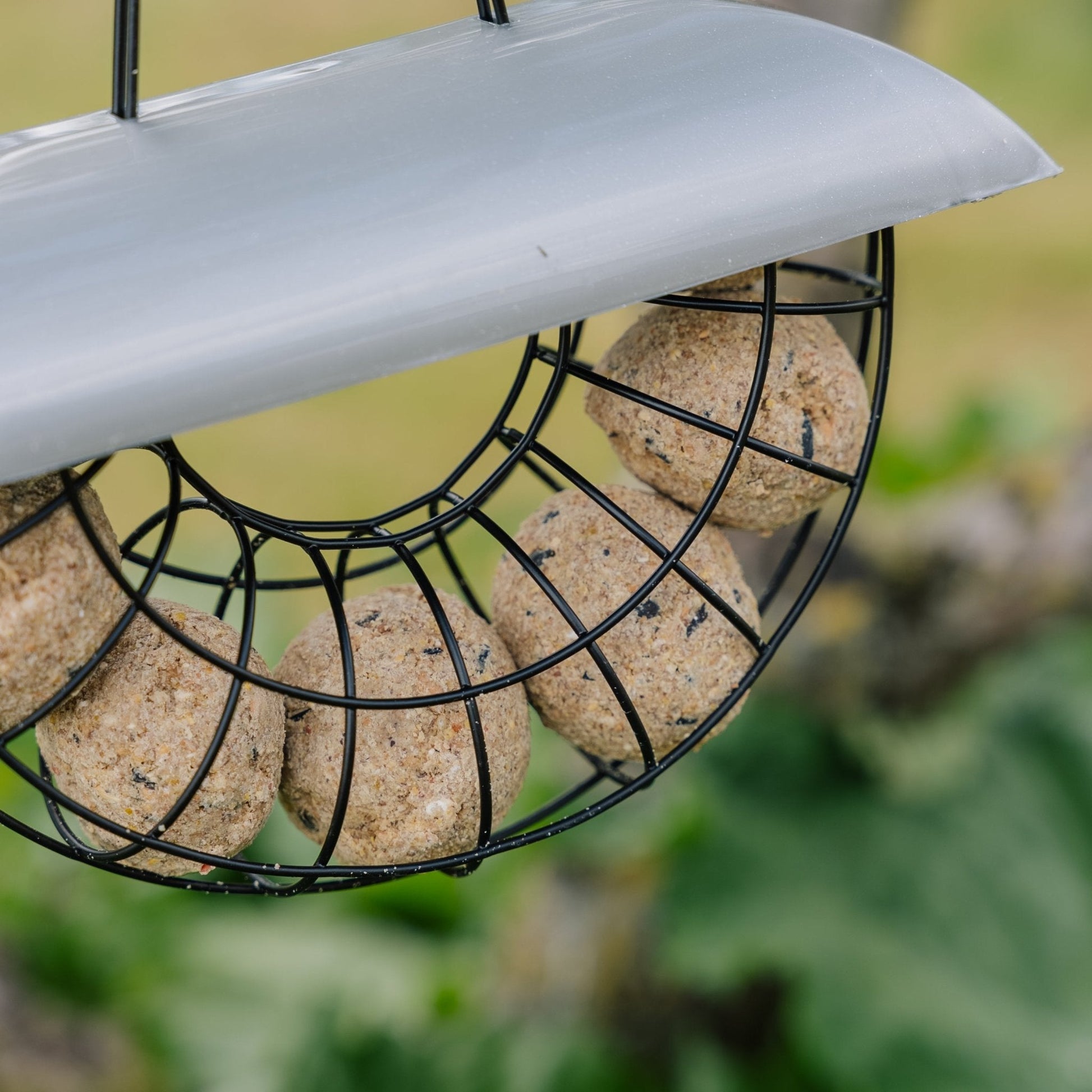 Halbmond Meisenknödelautomat, inkl. 6 Meisenknödel