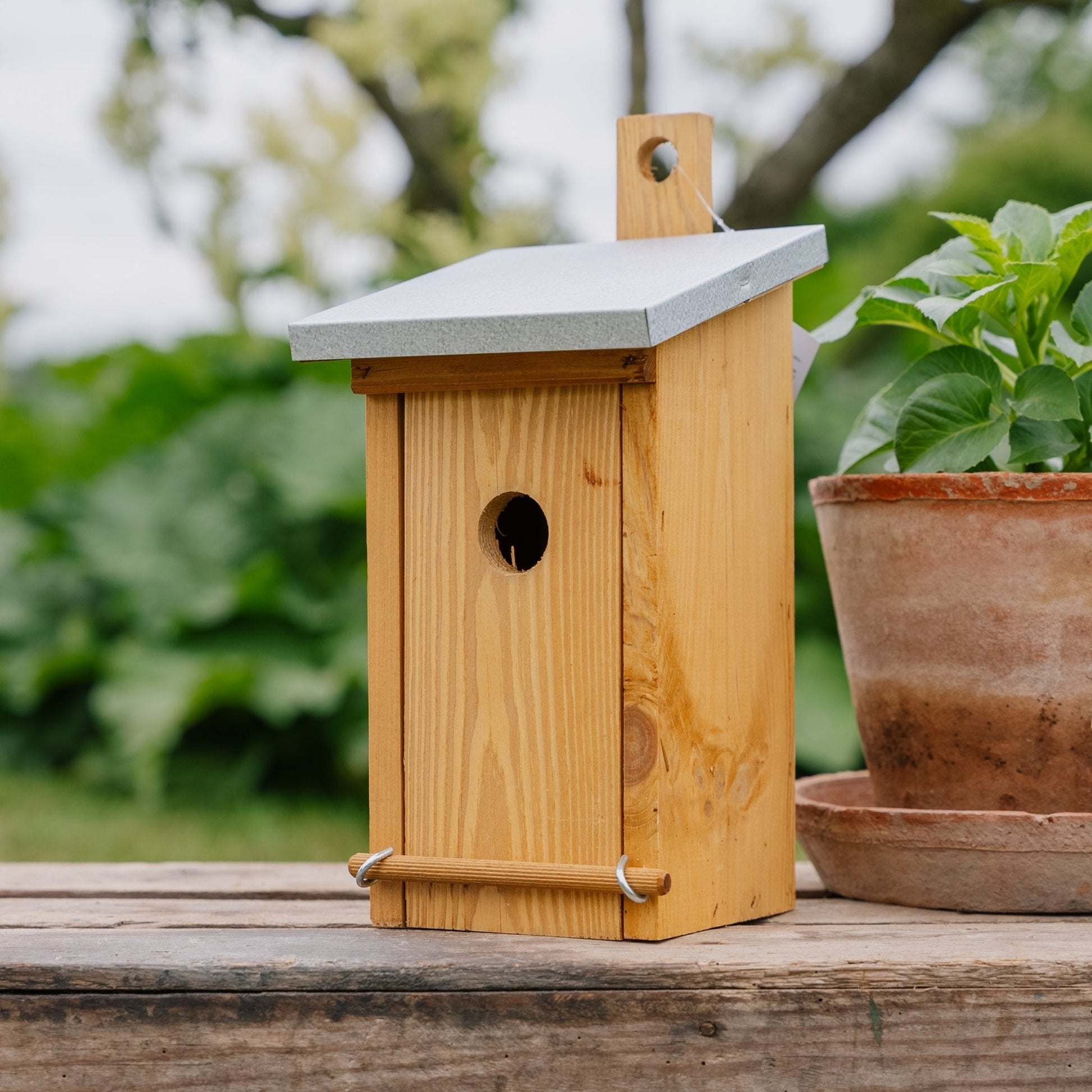 Nistkasten, Kiefernholz mit Zinkdach, L: 19 cm B: 16 cm H: 29 cm