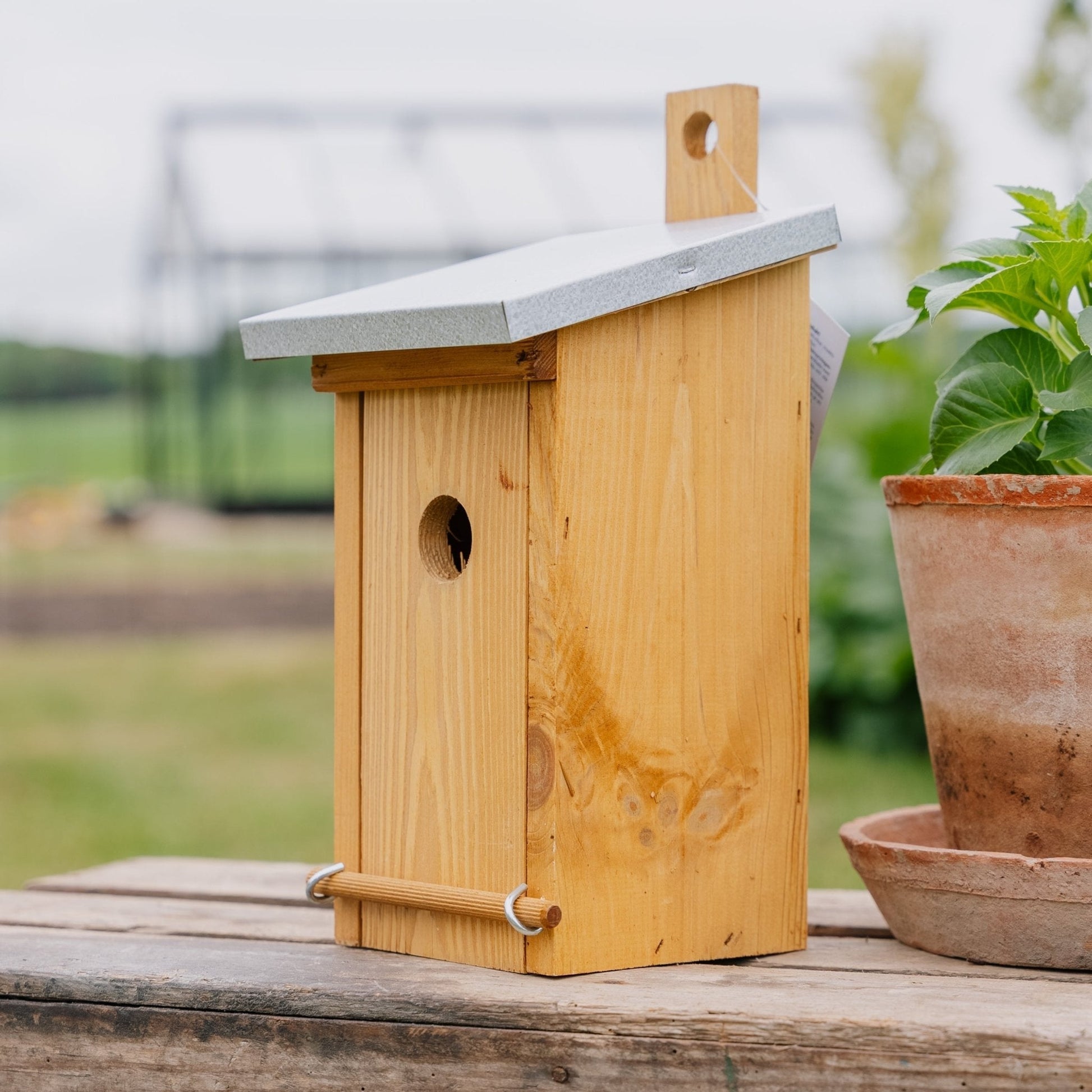 Nistkasten, Kiefernholz mit Zinkdach, L: 19 cm B: 16 cm H: 29 cm